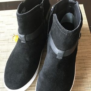 Vionic tennis shoe athleisure